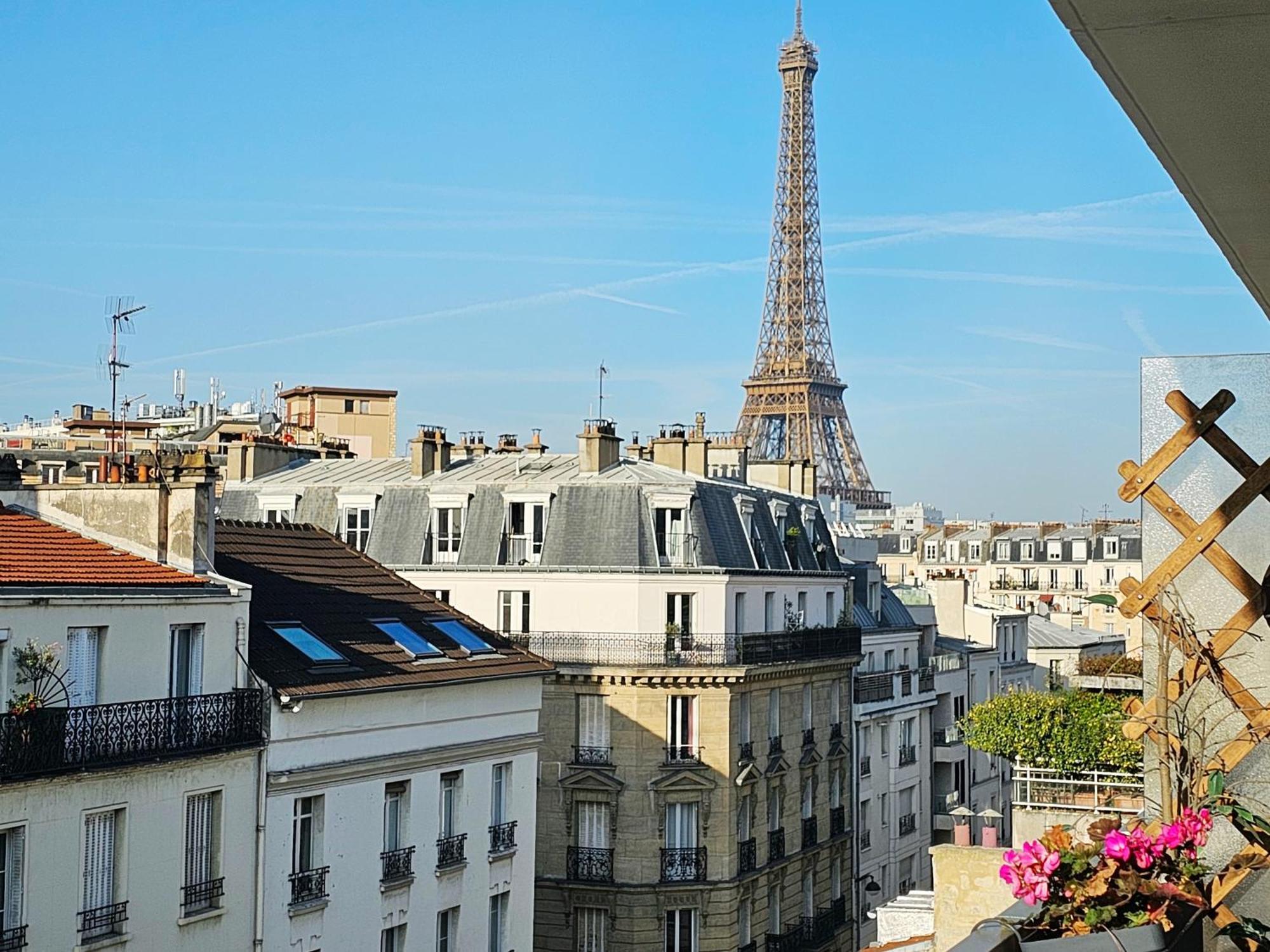 Balcony View Tour Eiffel *